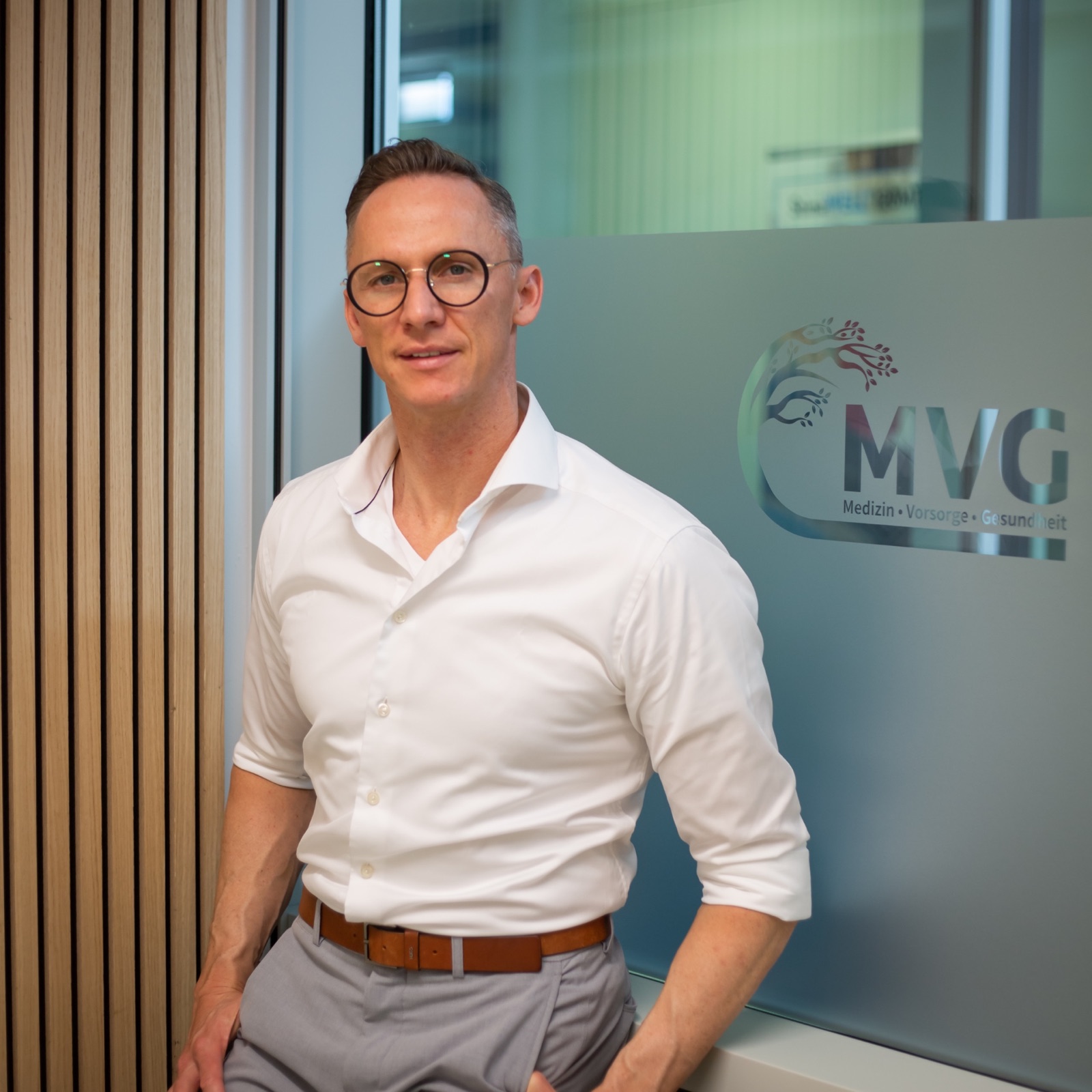 Dr. med. Christian Martensson von Gasö in seiner Praxis in Bautzen